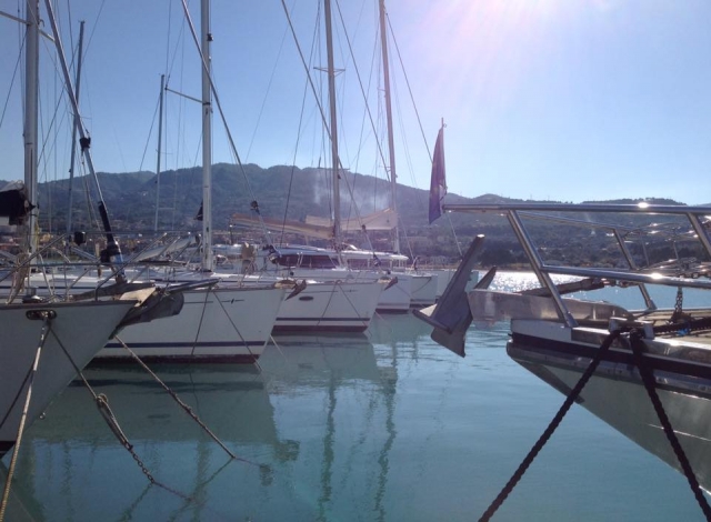  Motorboats and yachts 